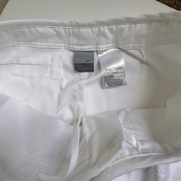 Nike Women's Cropped Pants Size Medium White With Bottom Stripes Capris - Picture 12 of 15